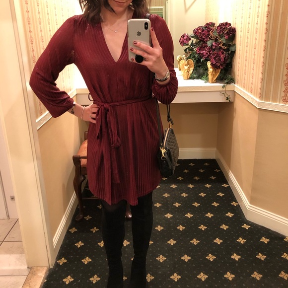 VICI Luxurious shimmer burgundy tie dress - Picture 3 of 12